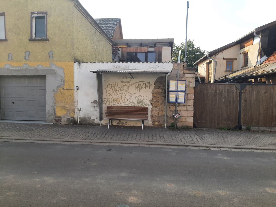 Bushaltestelle in Hillesheim in Rheinhessen