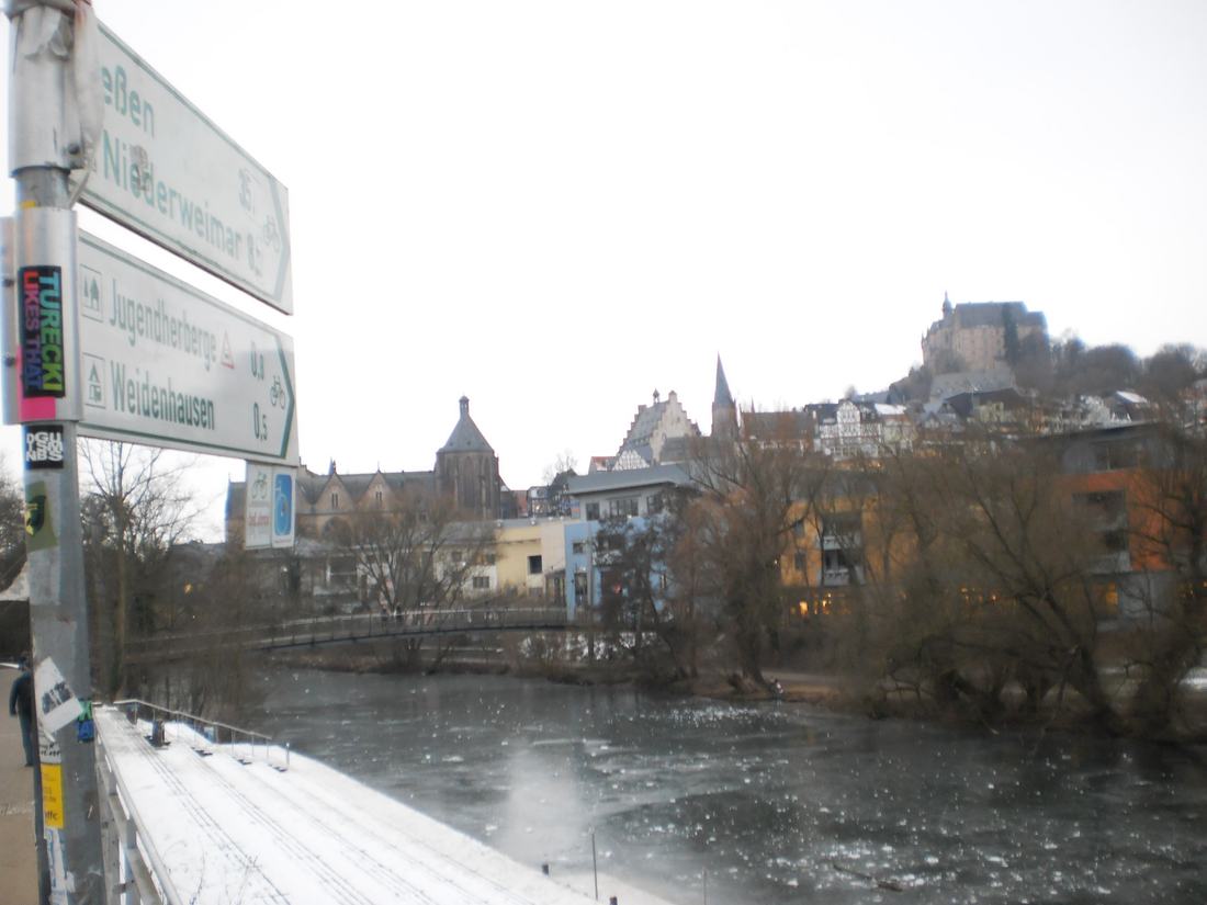 Brücke über die Lahn in Marburg mit Altstadt