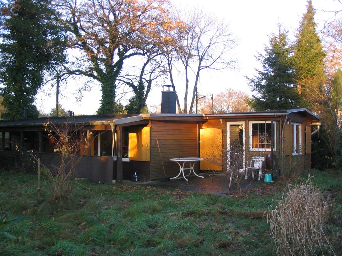 Holzhaus mit Garten